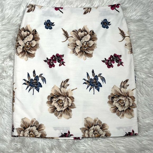 Ann Taylor Women's Pencil Skirt Size 12 Floral on Cream Print Lined Stretch - Picture 3 of 14